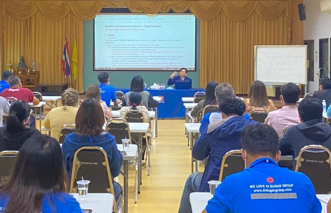 ภาพบรรยากาศการฝึกอบรมมาตรฐาน ISO โดยอาจารย์ติ้น กฤตเมธ รัศมีภาณุมาศ